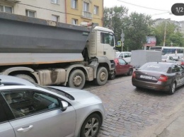 На ул. Суворова «МАН» устроил тройное ДТП, есть пострадавший