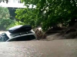 Ситуация на ЮБК: Ялта ушла под воду, в Алупке на дорогу сошел селевой поток, - ФОТО, ВИДЕО