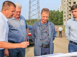 Глава Барнаула Вячеслав Франк посетил стройку жилого комплекса в нагорной части города