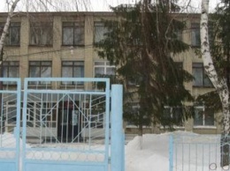 Нарушение прав? В саратовской школе детям запретили телефоны на уроках