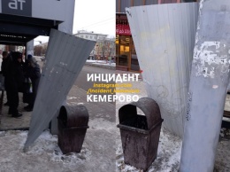"Стыд и позор": неизвестные испортили остановку в центре Кемерова
