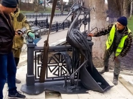 На набережной Симферополя установили скульптуру цапли Симы