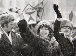 Эксклюзив. Смотрите архивные фото с демонстрации 7 ноября в Барнауле