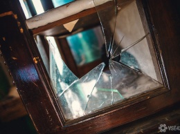 Агрессивный горожанин выбил окна в омской церкви