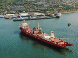 В порт Петропавловска-Камчатского прибыл лихтеровоз "Севморпуть"