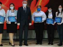 Медики региона, работающие с ковид-пациентами, получили денежную премию от фонда «Поколение»
