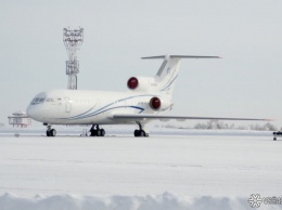 Самолет с 14 килограммами насвая приземлился в Кемерове