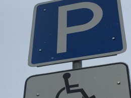 В Екатеринбурге жильцы дома устроили протест инвалиду из-за парковочного места