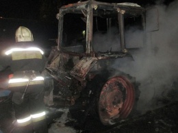 Пожар в Куликово: сгорели два трактора