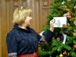 Начальник амурского ЗАГСа подарит сироте на Новый год интерактивную куклу