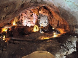 Пещера Трехглазка на Ай-Петри в Ялте - в десятке самых интересных для спелеотуризма в России