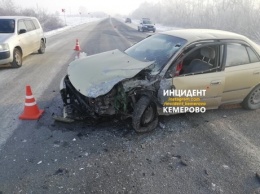 Очевидцы опубликовали снимки с места аварии с реанимацией в Беловском районе