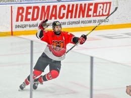 Потерявший сознание на льду кузбасский хоккеист пошел на поправку