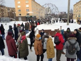 В Петрозаводске проходит шествие в поддержку Алексея Навального