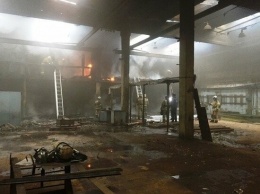 Загоревшийся ангар в Чебоксарском районе тушили восемь пожарных машин