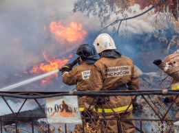 Пожар произошел в Новосибирске в частном доме с 32 жильцами