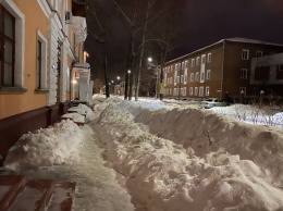 «Нежданные» февральские морозы после оттепели парализовали движение на дорогах и тротуарах в Барнауле
