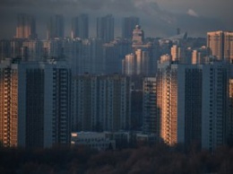 Впервые за полтора года квартиры в новостройках Москвы подешевели