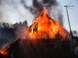 Внучка вытащила бабушку из горящего дома в Свободненском районе