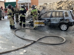 Экстренные службы рассказали о причинах возгорания автомобиля в центре Кемерова