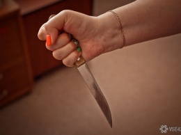 Порезавшая ножом соседа беременная россиянка попала в больницу