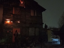 Ночь в огне. В Барнауле сгорели два дома, два человека погибли