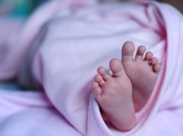 Украинка спрятала свою новорожденную дочь в морозилку