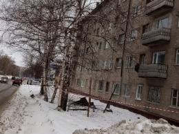 Глава Барнаула поручил срочно отремонтировать провалившуюся крышу пятиэтажки