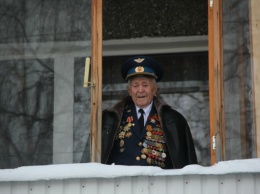 В честь 95-летия ветерана Великой Отечественной войны под его окнами сыграл оркестр