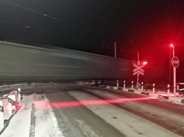 На железнодорожном переезде в Алтайском крае установили светодиодную стоп-линию
