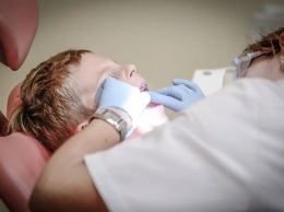 Украинский стоматолог избил ребенка о кушетку во время приема