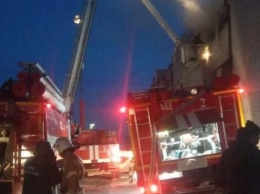 При пожаре в гаражном кооперативе в Барнауле пострадал мужчина