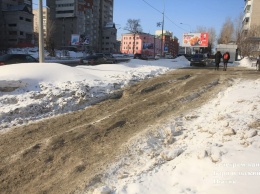 Барнаульцы вновь завалили Сеть жалобами на «скованные» снегом и льдом улицы
