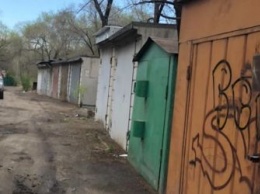 Берега Бурхановки и Вознесенское кладбище избавят от незаконных гаражей