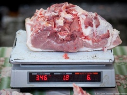 Мясопереработчики добиваются повышения закупочных цен на колбасы и сосиски на 10-15%