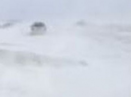 Такси с пассажирами оказалось в «снежном плену» в Михайловском районе