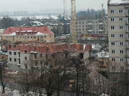 В Калининграде через год после возобновления стройки стали сносить секции «проблемного» дома на Гагарина