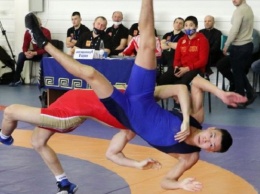 7 борцов из Алтайского края завоевали медали на первенстве СФО