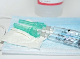 Прививки от ковида поставят 90% пожилых постояльцев алтайских домов-интернатов