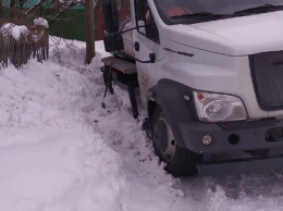 За выходные в Петрозаводске в снегу застряли водовоз, скорая и пожарная машины