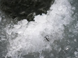 Под Озерском 65-летний рыбак провалился под лед и погиб