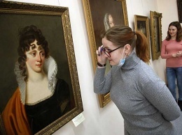 В алтайском музее предложили взглянуть на русский портрет XIX века под необычным углом