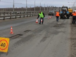 В Калуге приступили к ремонту асфальта на Гагаринском мосту