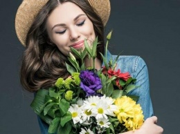 6 марта в больницах Симферополя и аэропорту женщинам будут вручать цветы