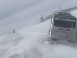 Крупный транспорт в Алтайском крае слетает в кюветы 5 и 6 марта