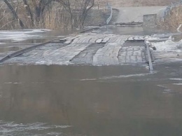 Два моста ушли под воду в Белгородской области