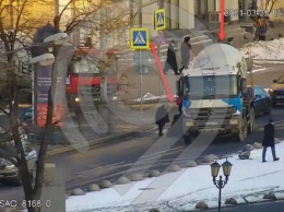 Грузовик сбил 60-летнюю женщину на пешеходном переходе в Москве