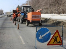В Барнауле ремонтируют дороги с использованием холодного асфальта