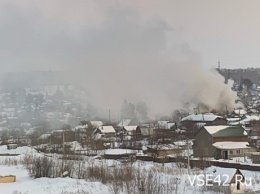 Огонь охватил частный дом в Кемерове
