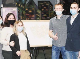 Барнаульские студенты на скорость собирали пазл-карты России и Алтайского края